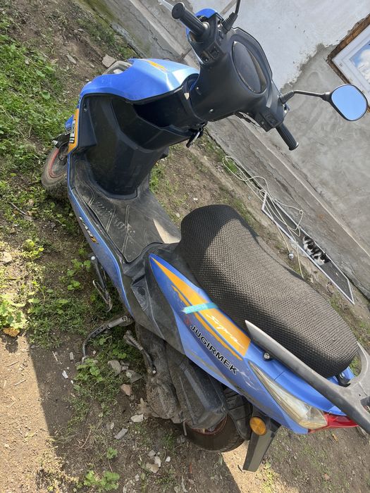 Продам скутер ,цена 200000