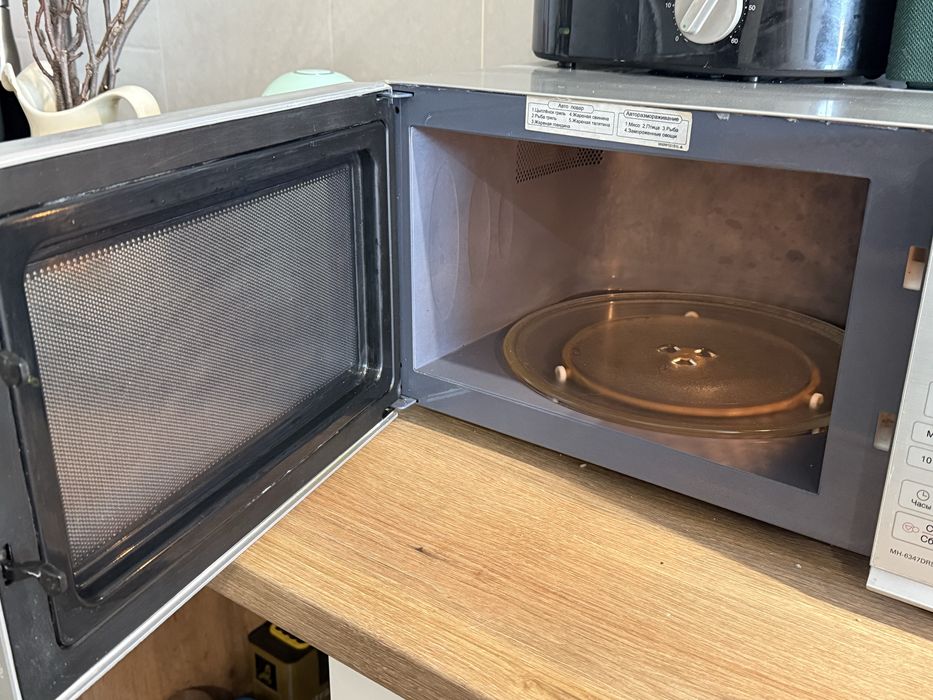 Микроволновка/ Микроволновая печь