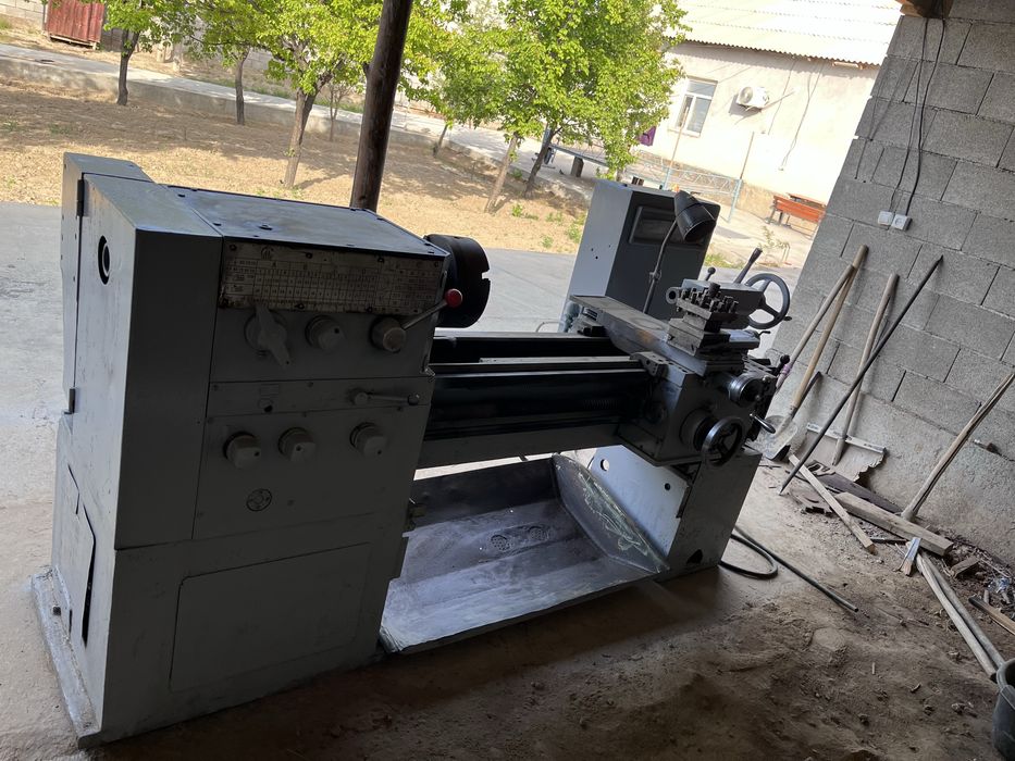 Токарный. станок