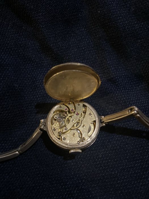 Сребърен дамски часовник