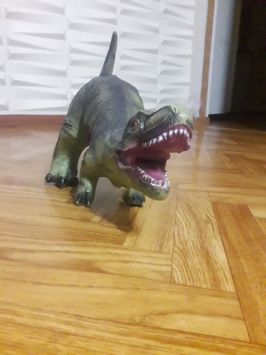 Продам ручного динозавра!