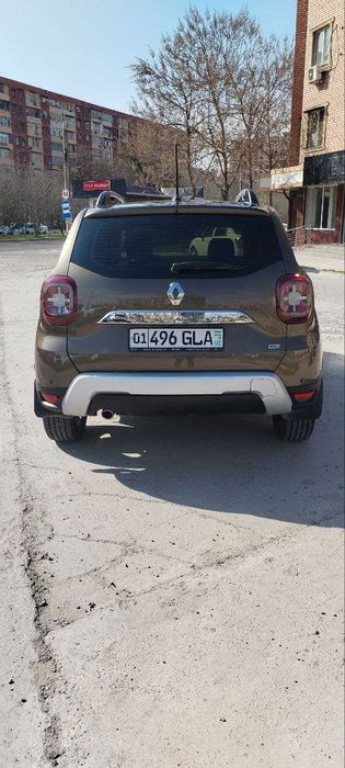 Легковая машина RENAULT DUSTER