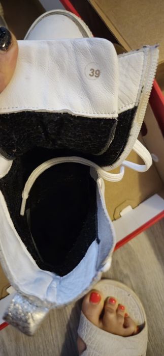 Обувки от естествена кожа