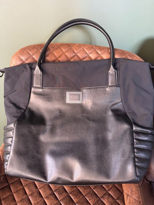 Cybex Priam  Beige Пълен пакет + кош за новородено в черен цвят