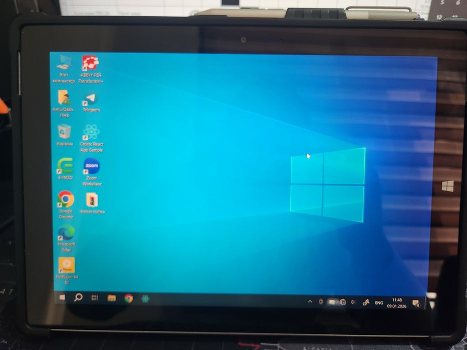 Microsoft Surface 3 yaxshi xolatda