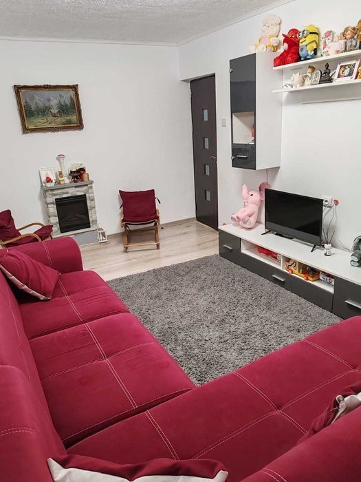 Apartament 3 camere Costesti