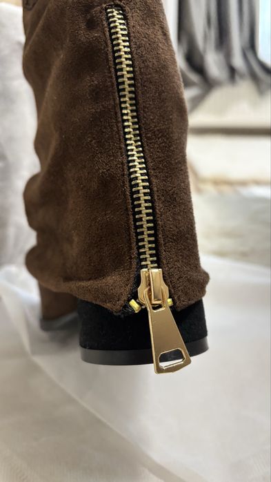 Велур- боти на ток