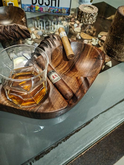 Пепелник за пури с място за чаша