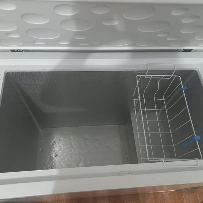 Продам морозильник Haier 215л.