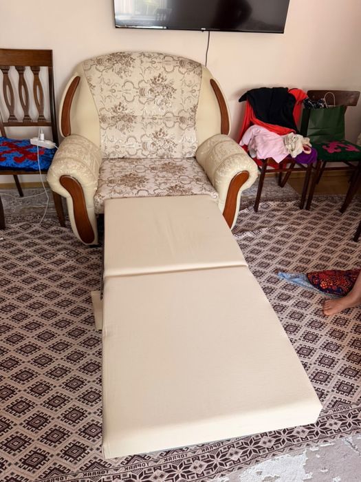 Продам диван с креслами