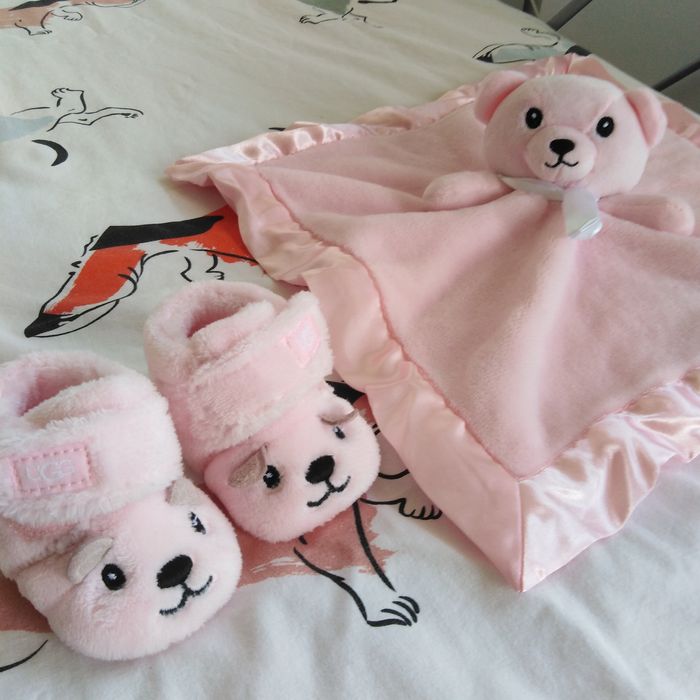 Ново! Бебешки пантофи UGG 0-6месеца (може и по договаряне)