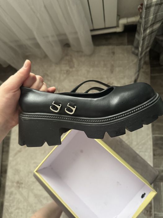 продам туфли школьные 39 размера