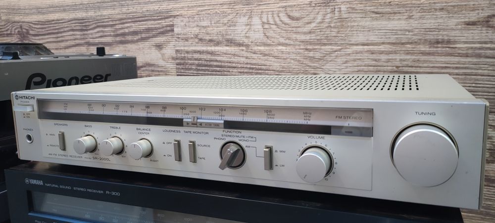 Усилвател Hitachi SR-2000L