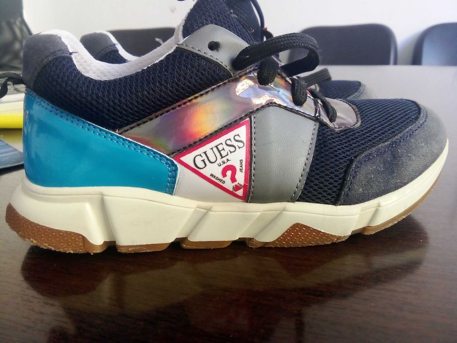 Яке Guess за момче 6г - 70 лв.