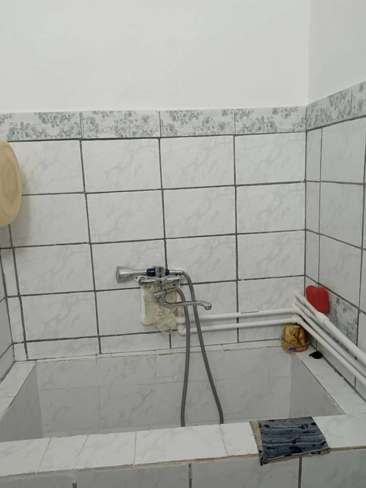 vanzare apartament decomandat cu doua camere, etajul trei