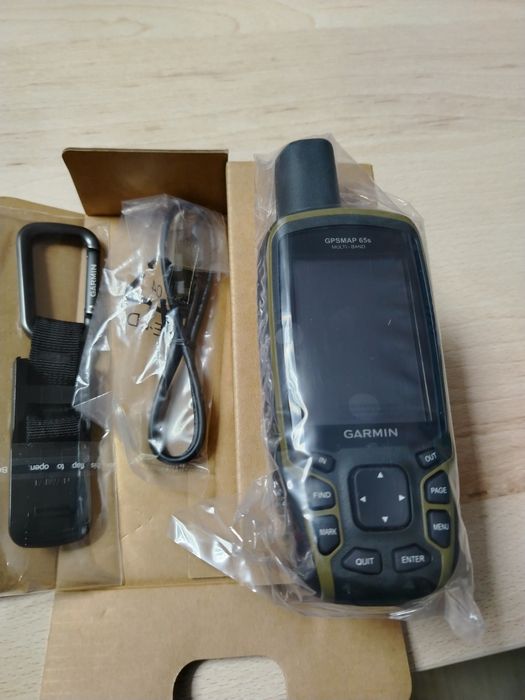 GPSMAP 65s Dispozitiv de mână cu benzi multiple/multi-GNSS cu senzori