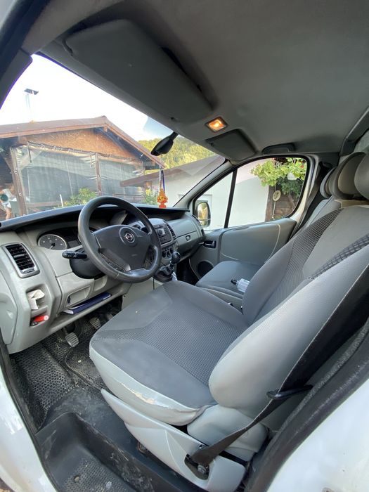 Vand sau schimb opel vivaro 2.0 TDCI 114 cv 6 viteze manuala