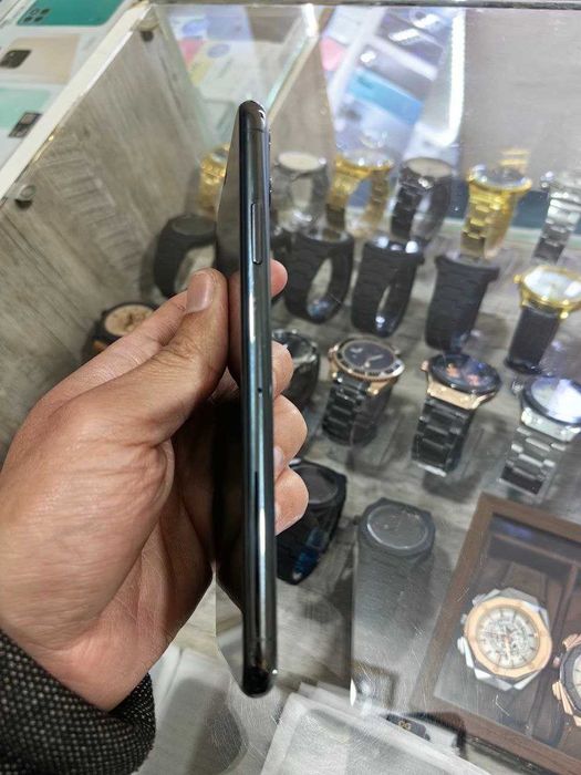 Iphone 11 pro max 64 Gb. Holati Ideal qirilgan chizilgan joyi yo'q
