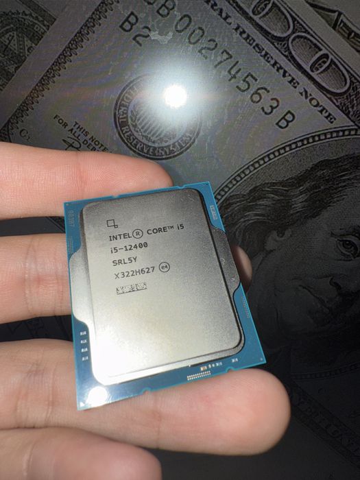 Процессор Intel Core i5-12400