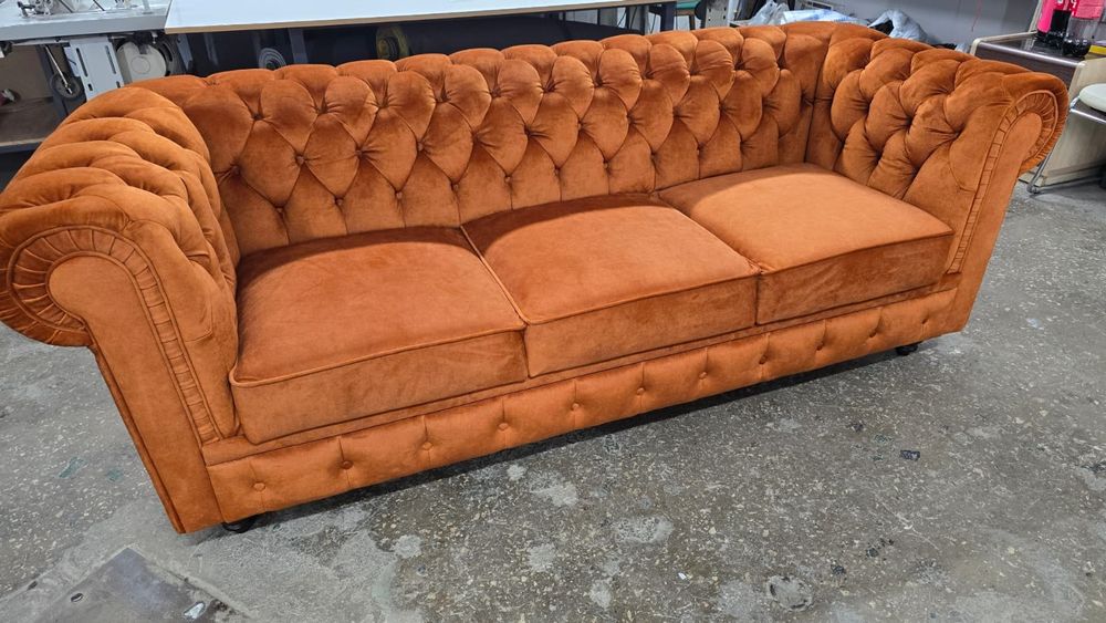 Срочная распродажа.  Продам диваны Chesterfield и BAKER.