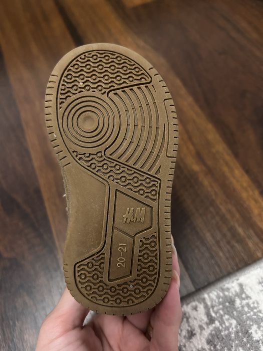 Se vand ghetute unisex HM