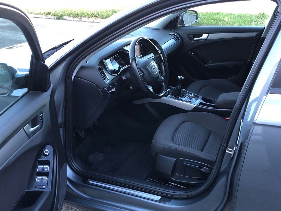 Audi A4 a an fabricatie 03/2013 motor 2.0tdi 136 cp climatronic  navigatie  jante carlig euro 5
---km 234000 carte service carpass
---navigatie