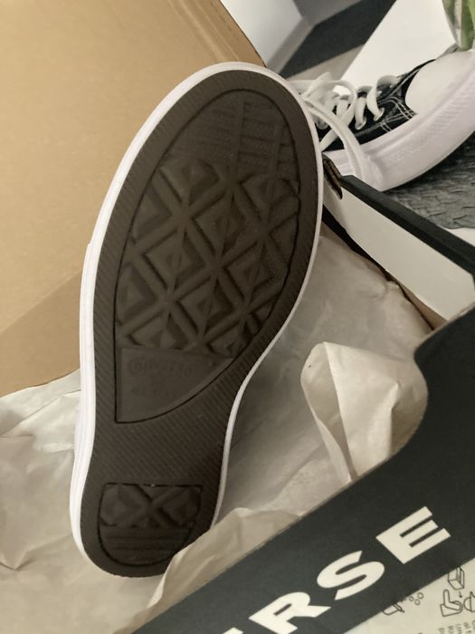 Vand papuci Converse noi