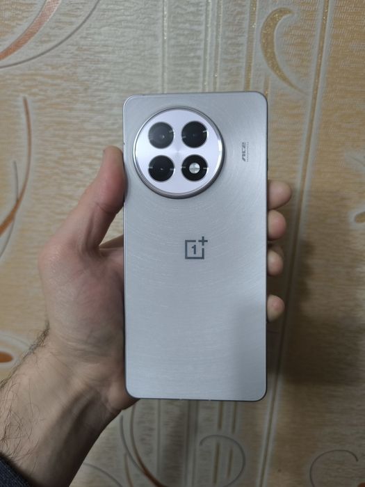 One Plus Ace 5 Silver 12/256 Global Holati ideal Yangide Kam ishlagan