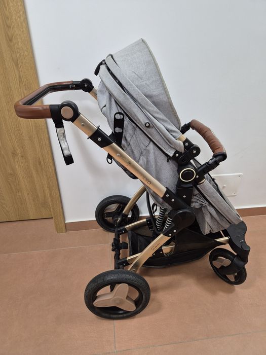 Cărucior copii,măsuță bebeluși si tricicleta