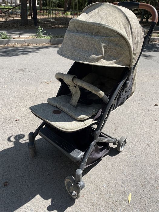 Продам прогулочную коляску