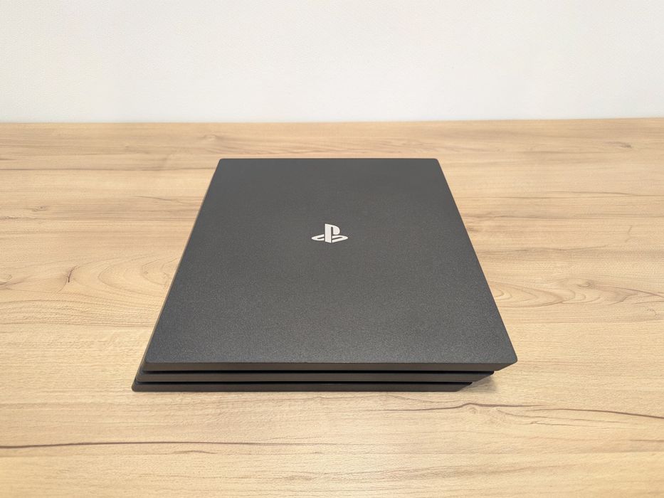 PS4 Pro Modat 1TB – Stare excelentă