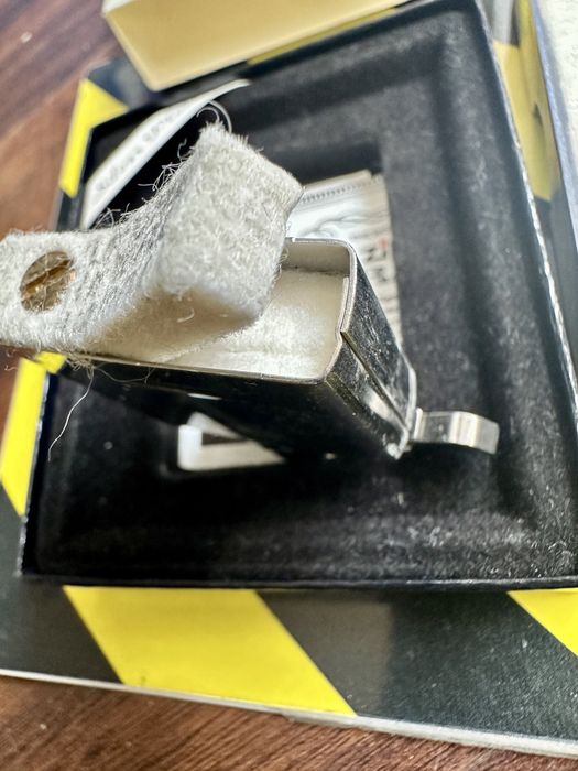 Zippo / argint placat din 2002 /05 + flint si pietre originale.