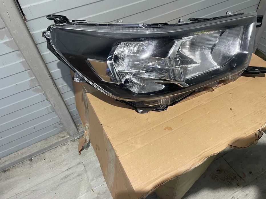 Far dreapta Toyota Hilux an 2020-2022 cod 811100KK60