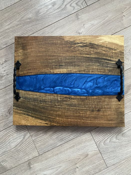 Дъски за сервиране с диспенсър за алкохол