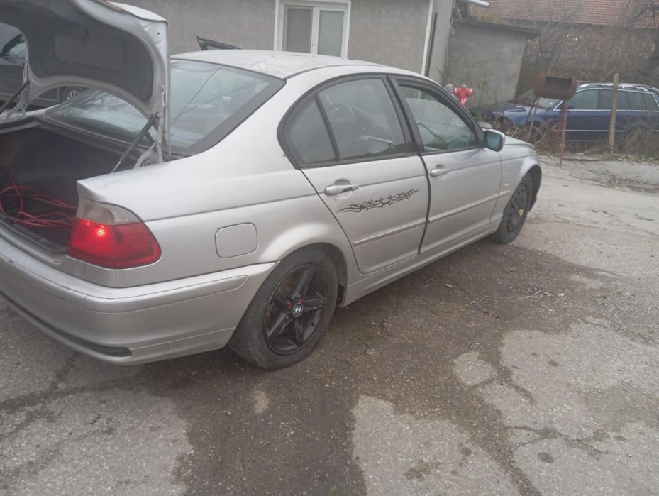 Продавам BMW E46 2.0 136 На Части