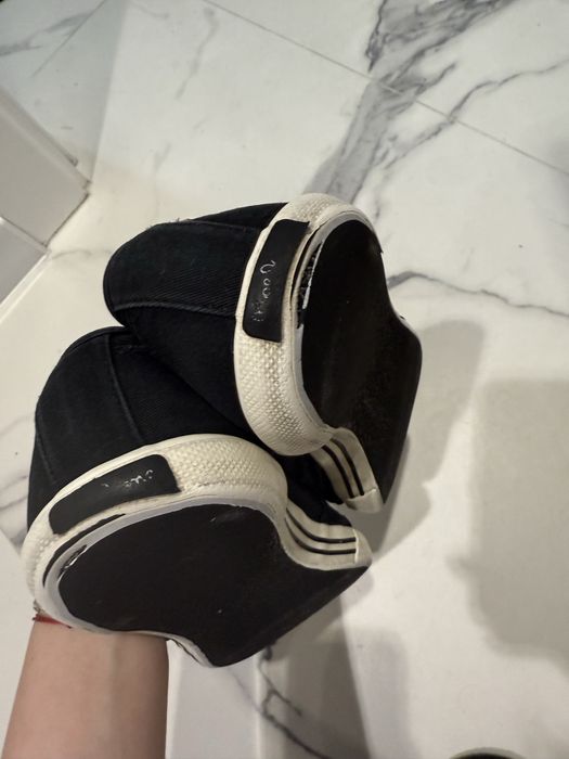 Два чифта дамски обувки