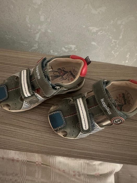 Продам детскую обувь