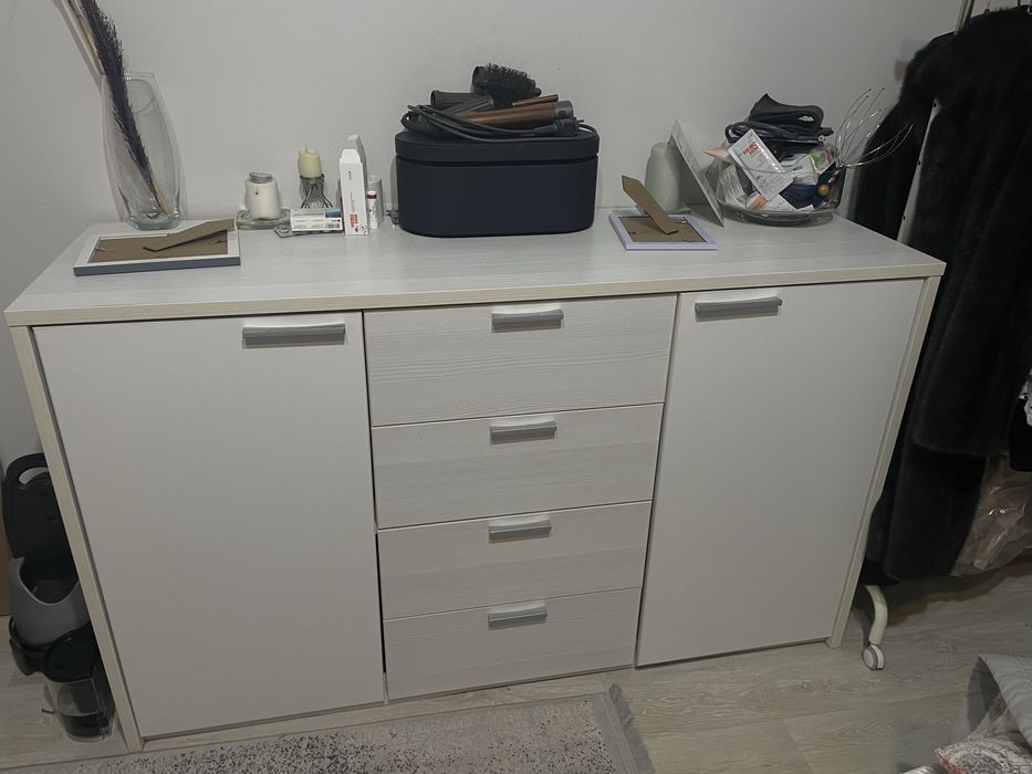 Продам спальный гарнитур, имеется шифоньер, комод