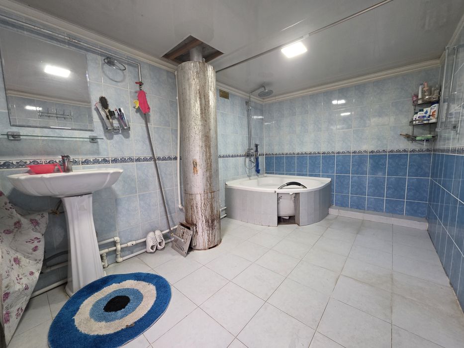 Дурмон  махалласида 5 хона  7 сотихли уй сотилади.