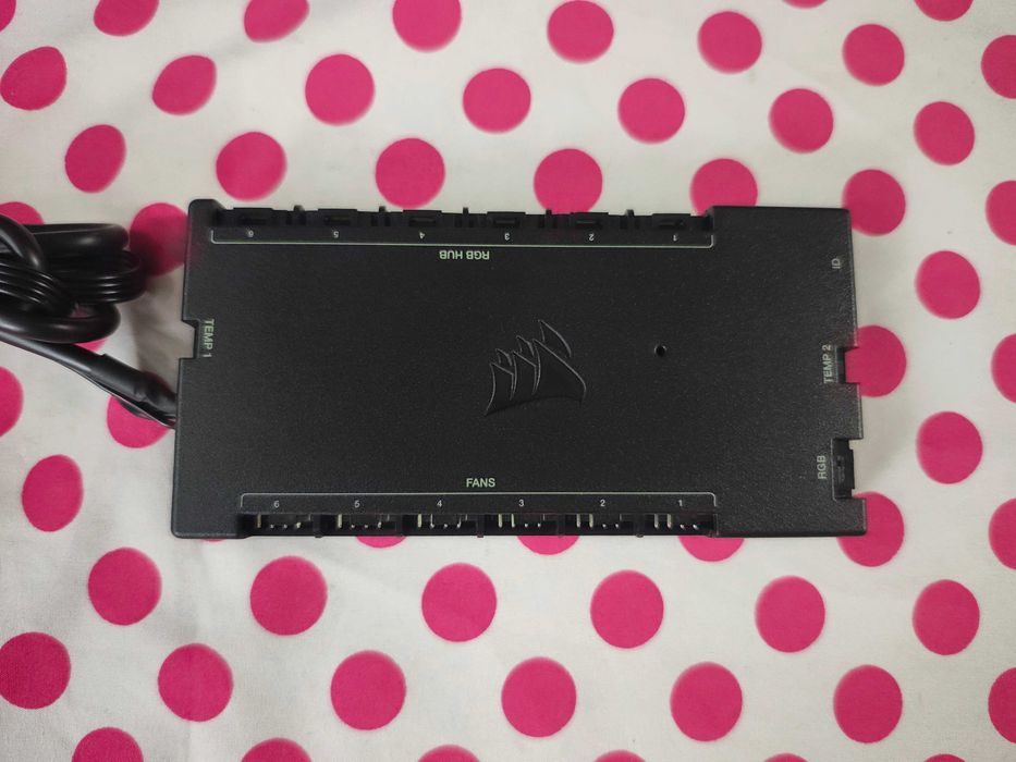 Fan controller Corsair iCUE Commander CORE XT RGB.