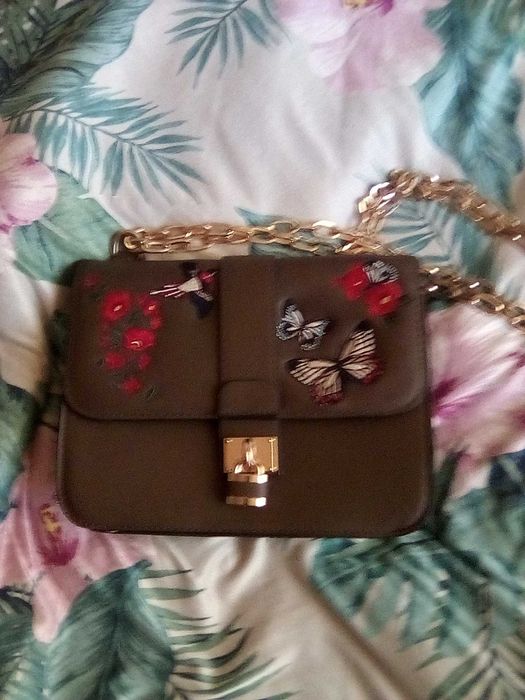 Продавам дам чантичка