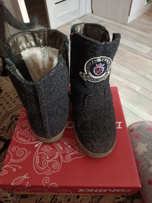 Продам детские валенки.