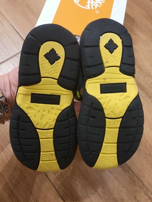 ПОДАРЯВАМ Детски сандали Timberland 24ти номер + шапка