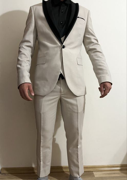 Чисто нов мъжки костюм