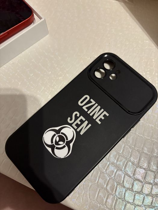 IPHONE 12 красного цвета