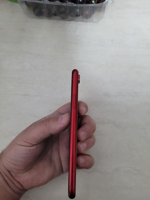 Vând iPhone XR 64 GB – Roșu – Baterie 88%