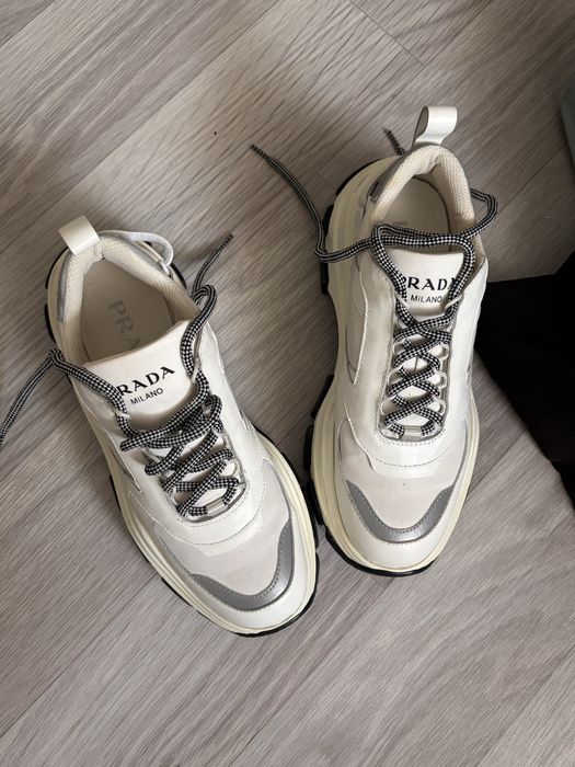 Продам кроссовки PRADA