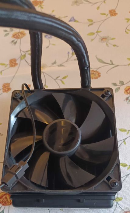 Placa video gaming GTX 970 Sistem de racire hibrid aer lichid