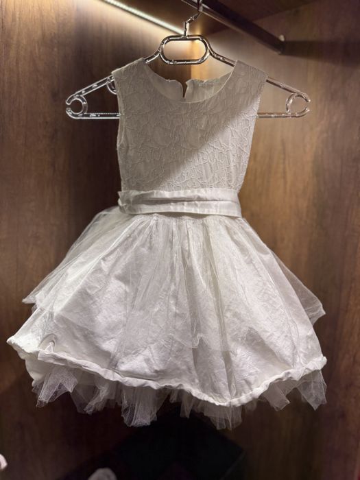 5 детских платьев 4-5 лет б/у.