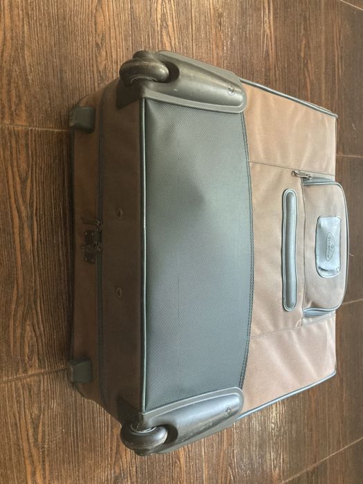 Troller samsonite , stare buna,dimensiuni 59/59/25 cm.